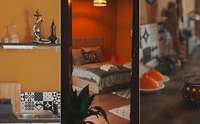 Sahara Studio With Shared Bathroom In City Centre